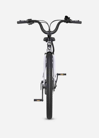 Vue de face du vélo électrique urbain ENGWE P275 ST blanc, moteur central 250W, autonomie 260 km