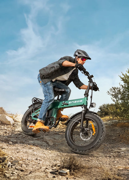 Fatbike ep-2 boost vert forêt tout-terrain en plein action