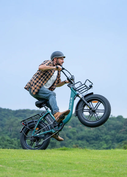 Vélo électrique ENGWE L20 Boost en action