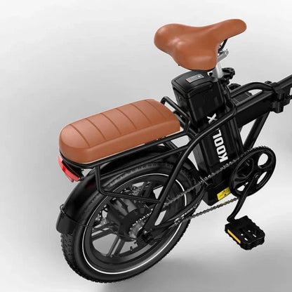 Partie arrière du KOOLUX X10 avec selle et siège arrière marron en cuir et batterie 13 Ah E-VELO