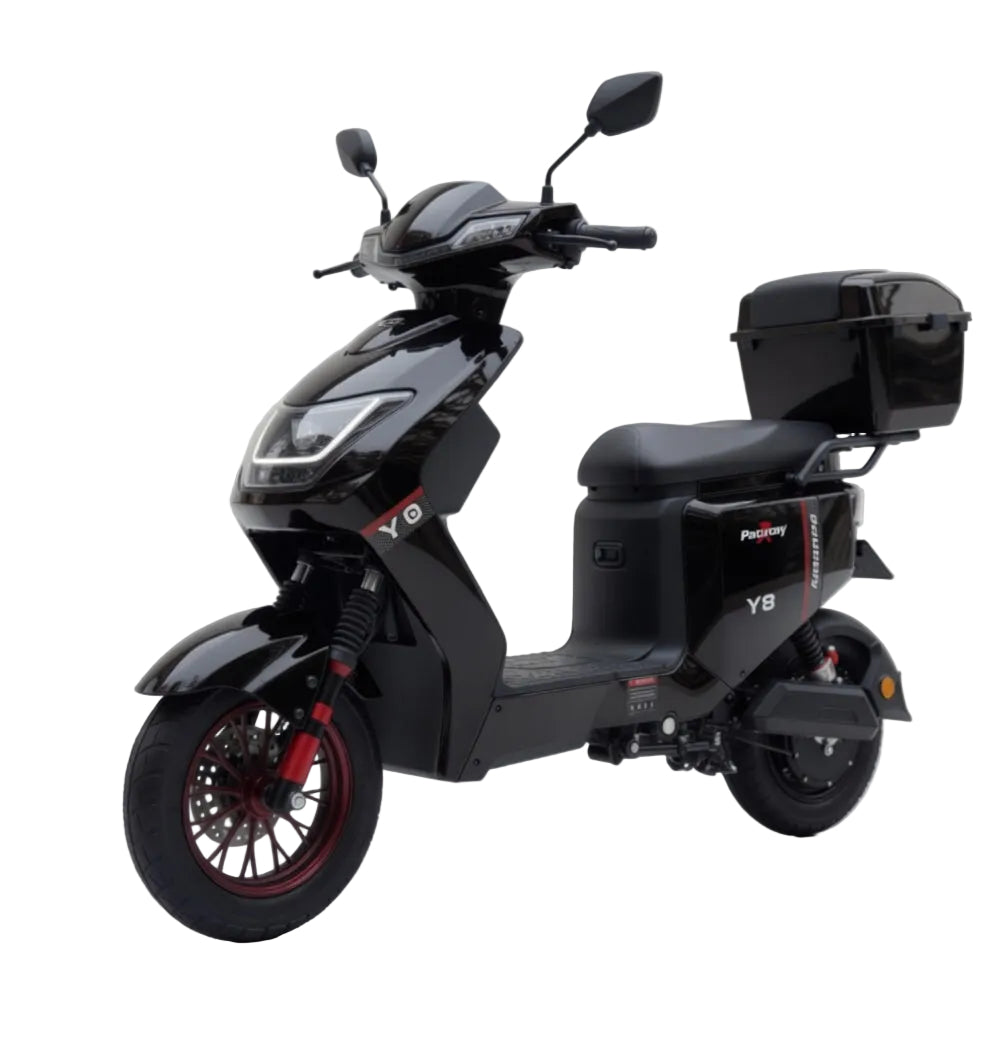 Scooter électrique VESLA Y8 PRO noir 500W 48V, moteur brushless, batterie lithium, freins à disque, usage urbain vue de coté gauche